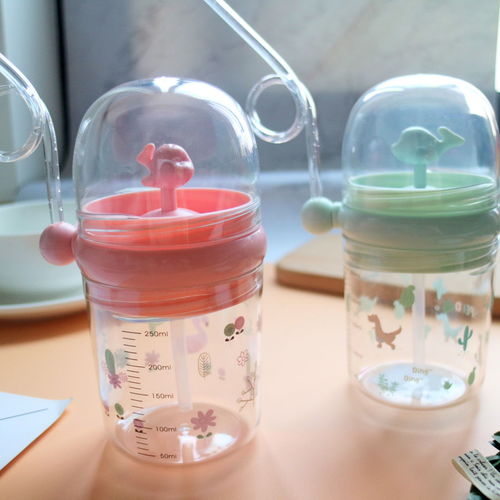 網(wǎng)紅鯨魚(yú)噴水杯新款ins吸水杯兒童便攜耐摔塑料杯幼兒園吸水杯